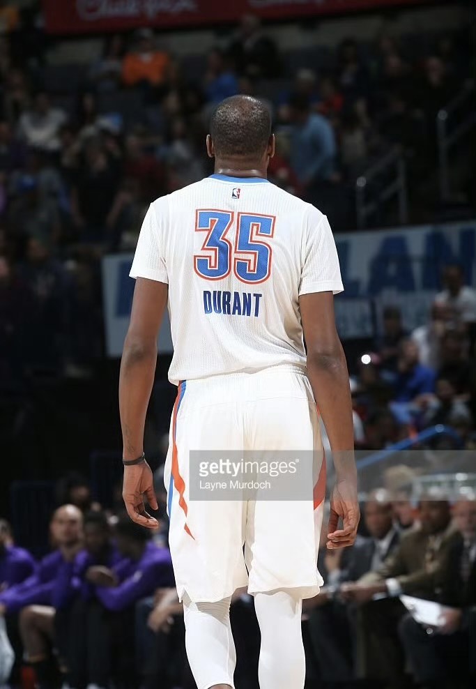 包含转会期突围战来临，俄克拉荷马雷霆围绕西甲远射贴柱，气氛紧张，纪律约束更严格的词条-爱游戏娱乐